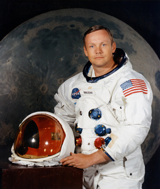 Астронавт Нил Армстронг, первым ступивший на поверхность Луны, скончался в США
